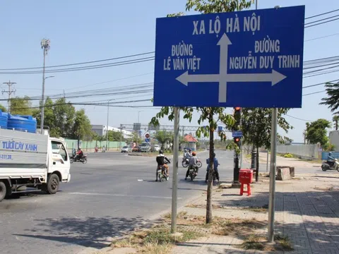 Biển báo giao thông đường bộ được đặt ở vị trí như thế nào?