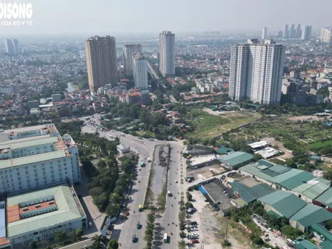 Cầu vượt tại Hà Nội chậm tiến độ gây ùn tắc nhiều năm