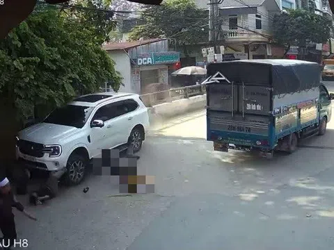 Ô tô Ford Everest mất lái đâm vào đoàn người đi đám ma khiến nhiều người thương vong