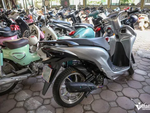 Giao xe máy cho con khi chưa đủ tuổi, "tổ lái", náo loạn, trách nhiệm của cha mẹ ở đâu?