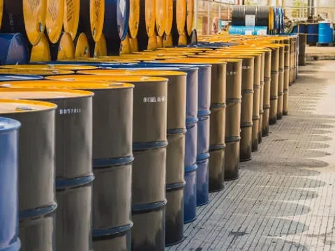 Giá xăng dầu hôm nay 15/11: Giá dầu tăng nhẹ