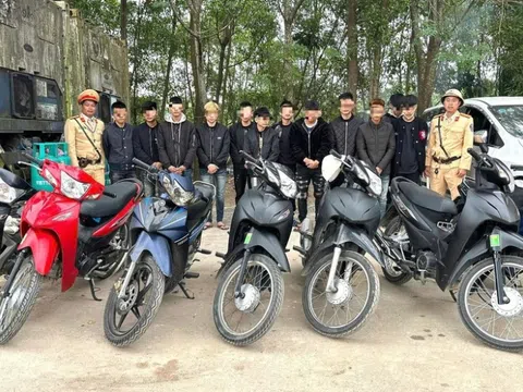 Xử lý 12 thanh, thiếu niên gây náo loạn đường phố khi đi đón bạn mãn hạn tù