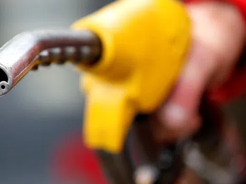 Giá xăng dầu hôm nay 18/12: Tiếp tục giảm gần 1%