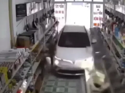 Vụ ô tô lao thẳng vào nhà dân, tông bé gái 17 tháng tử vong: Diễn biến mới, sẽ trưng cầu giám định hình ảnh