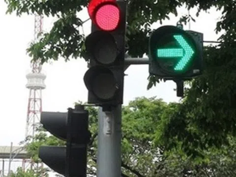 Đặc biệt lưu ý: Rẽ phải khi đèn đỏ sẽ bị phạt nặng từ năm 2025