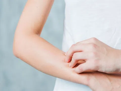 Dấu hiệu cảnh báo thận đang suy yếu ai cũng cần biết