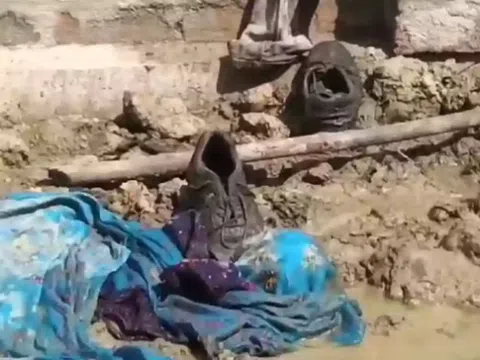 Dọn bể tự hoại, 2 người tử vong