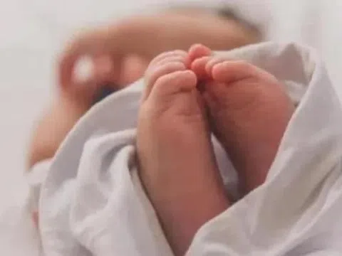 Học sinh lớp 10 bất ngờ sinh con khi vừa thi xong tốt nghiệp