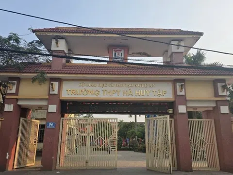 Hé lộ mâu thuẫn nhỏ ở trường khiến nữ sinh lớp 11 ở Nghệ An bị đánh hội đồng phải nhập viện