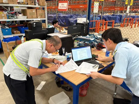 Kiểm tra Công ty Á Châu, thu giữ hàng trăm nghìn sản phẩm nhập lậu