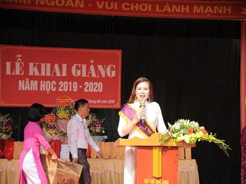 Á hậu Thúy Nhân tổ chức chương trình Chia sẻ yêu thương - Nâng bước em tới trường