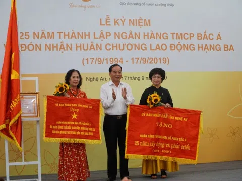 Bac A Bank kỷ niệm 25 năm thành lập và đón nhận huân chương lao động hạng ba