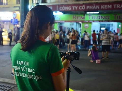 Phố đi bộ Hồ Gươm như thế nào sau khi ghi hình xử phạt người xả rác?