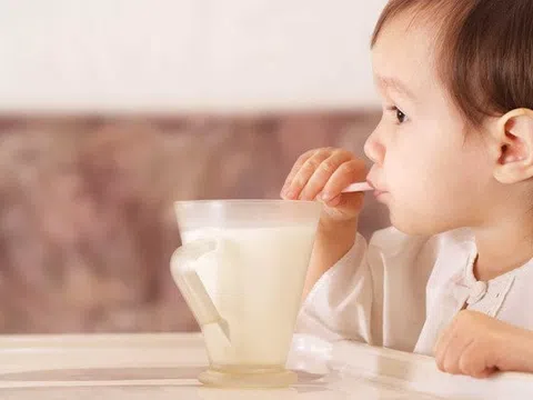 Sai lầm khi cho trẻ uống sữa tươi cha mẹ nào cũng cần biết