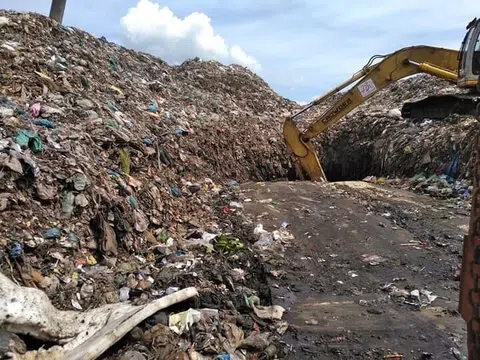 Dân than trời nỗi khổ sống chung với bãi rác nhiều năm