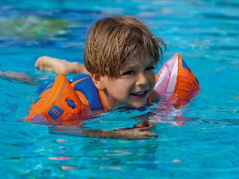 Cảnh báo những chiếc phao bơi gây nguy hiểm cho trẻ