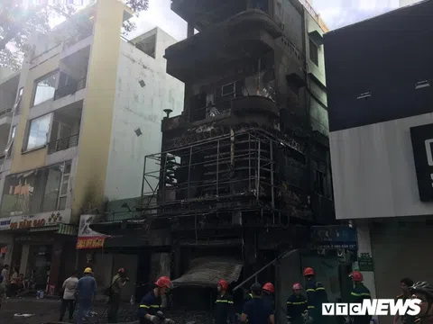 TP.HCM: Cháy lớn tại một tòa nhà cao tầng trên đường Nguyễn Trãi