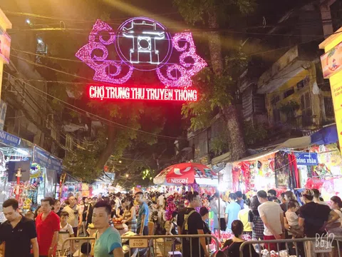 Phố cổ Hà Nội rực rỡ sắc màu lễ hội Trung thu