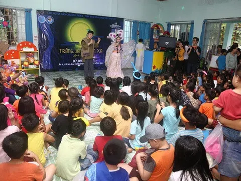 Trăng sáng miền xa đến với vùng quê nghèo Mã Đà