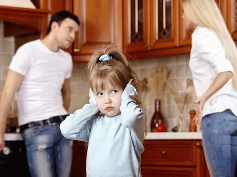 Hậu quả khôn lường khi cha mẹ cãi nhau trước mặt con