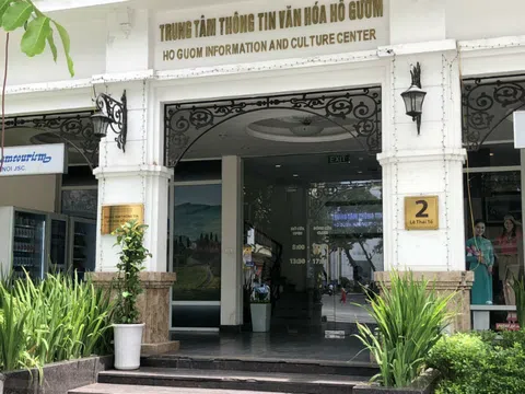 Trung tâm văn hoá Hồ Gươm biến mình thành quán cafe, bán vé máy bay