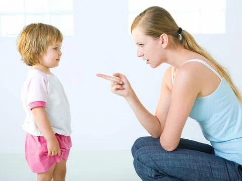 Clip: Bạn dạy trẻ con thế nào? Khi bạn là tấm gương phản chiếu