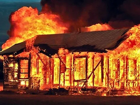 Bố dượng đốt nhà, tẩm xăng thiêu con riêng của vợ: Xử lý thế nào?