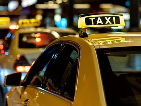 Bộ GTVT: Mọi loại xe taxi đều phải có hộp đèn trên nóc