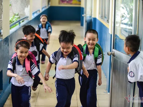 5 bé trong ca sinh 5 đầu tiên của Việt Nam háo hức vào lớp 1