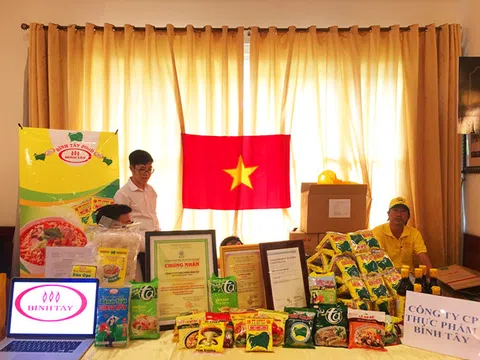 Doanh nghiệp tham gia triển lãm kỉ niệm 3 năm thành lập Café Doanh Nhân HUBA