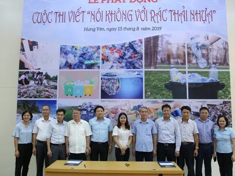 Quảng Ngãi: Dân khiếp đảm sống giữa những đống rác bốc mùi