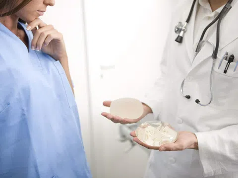 Chuyên gia chia sẻ kinh nghiệm đặt túi ngực cho phái đẹp