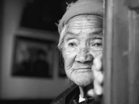 Khi mẹ còn sống, anh em là một gia đình, khi mẹ qua đời, chúng ta chỉ là người thân