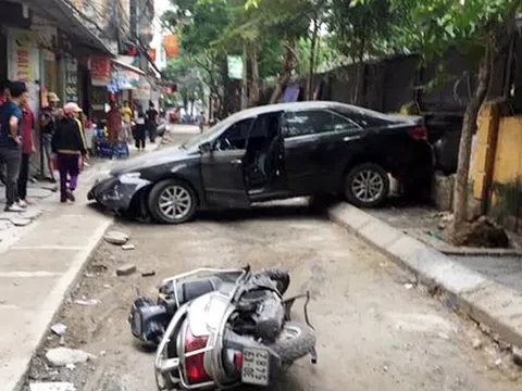 Hà Nội: Nữ tài xế lùi xe khiến một người tử vong