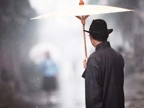 Cái ô của vị phú thương và bài học bình tĩnh