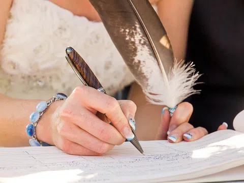 Tạm trú tại tỉnh khác, có nhất thiết phải về quê đăng ký kết hôn?