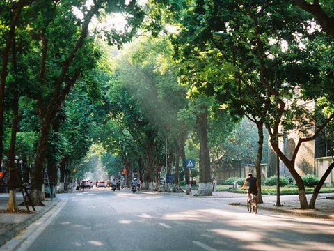 Bắc Bộ ngày nắng, mưa lớn ở Trung Bộ kéo dài hết hôm nay