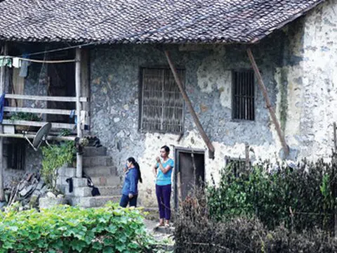 Dưới những ngôi nhà sàn đá độc đáo nhất Việt Nam