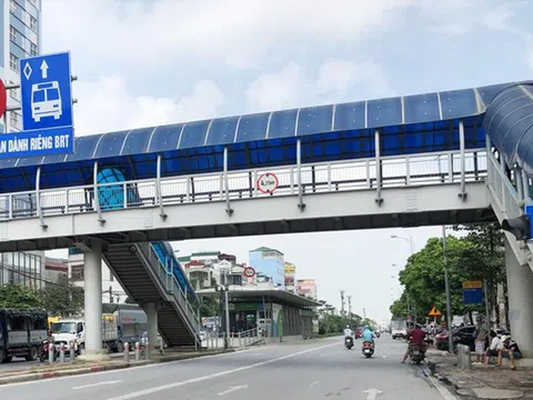 Từ nay đến cuối năm, Hà Nội lắp thêm 4 cầu vượt cho người đi bộ