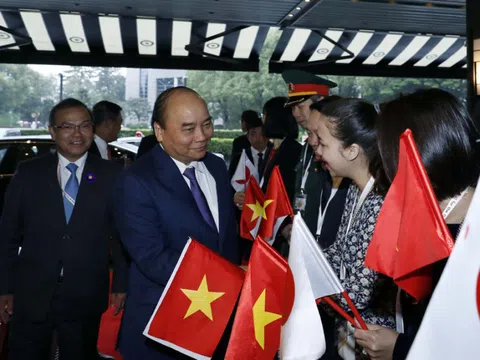 Thủ tướng đến Tokyo dự lễ đăng quang của Nhà vua Nhật Bản