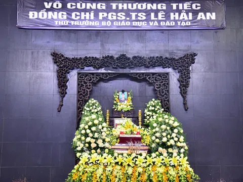 Dòng người thương tiếc đưa tiễn Thứ trưởng Lê Hải An về nơi an nghỉ cuối cùng