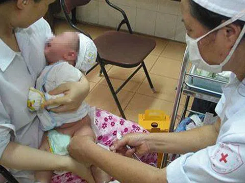 Cặp song sinh tử vong sau 4 tiếng tiêm vắc xin viêm gan B