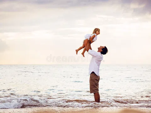 10 cách nuôi dạy con gái trở nên tự tin và bản lĩnh