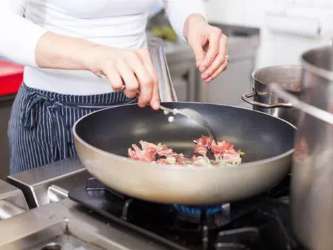 6 lý do bà nội trợ nên dùng chảo, nồi chống dính