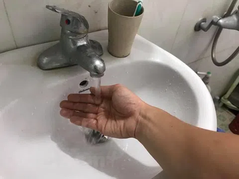 Hà Nội: Nước sinh hoạt bất ngờ có mùi lạ, nhiều người dân lo lắng