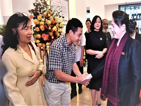 Chủ tịch Quốc hội Nguyễn Thị Kim Ngân thăm Triển lãm ảnh 'Khoảnh khắc thiên nhiên'