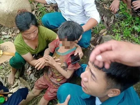Bé trai 6 tuổi đi lạc 5 ngày trong rừng sâu ở Yên Bái đã sinh tồn như thế nào?