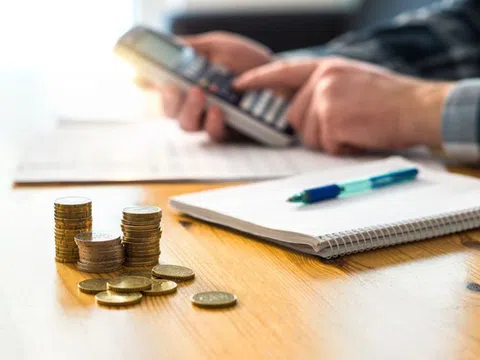 Cần bao nhiêu tiền để nghỉ hưu không phiền con cháu? 30 tuổi phải có tiền tiết kiệm bằng 1 năm đi làm, đến 60 tuổi con số này sẽ khiến bạn sốc!