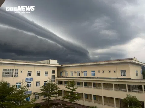 Đám mây ' sóng thần ' kỳ lạ tại Nghệ An, Hà Tĩnh trước bão số 3 gây hoảng hốt