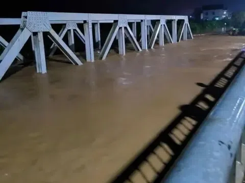 Nhiều địa phương miền Bắc "trắng đêm" chạy lụt do lũ lên khẩn cấp